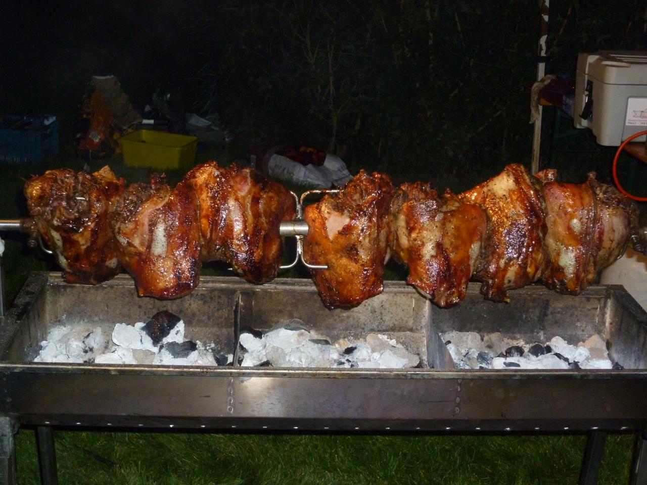 Gigots d'agneau à la broche pour pitta