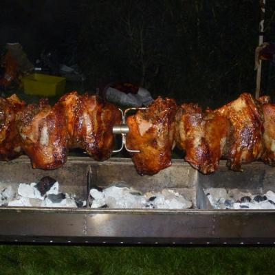 Gigots d'agneau à la broche pour pitta